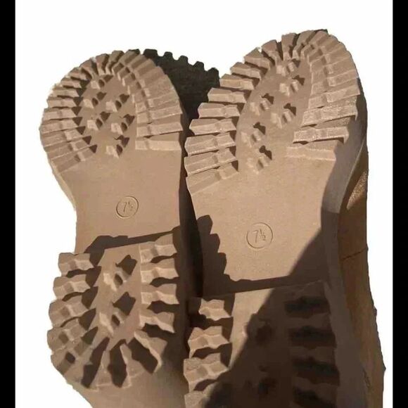 Universal Thread Women's Tan Boots Size 7.5 - Picture 6 of 6
